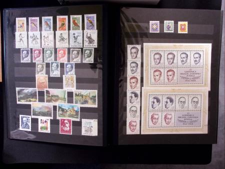 1944-80 Complete never hinged collection in two stockbooks,