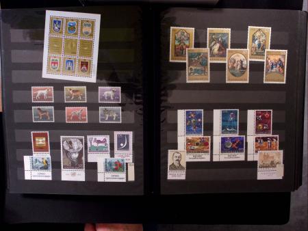1944-80 Complete never hinged collection in two stockbooks,