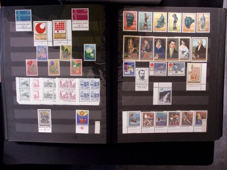 1944-80 Complete never hinged collection in two stockbooks,