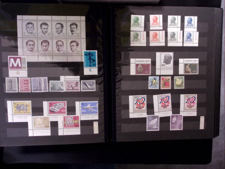 1944-80 Complete never hinged collection in two stockbooks,
