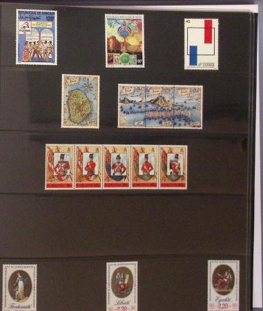 1777-1989, Collection en 7 classeurs centrée sur la