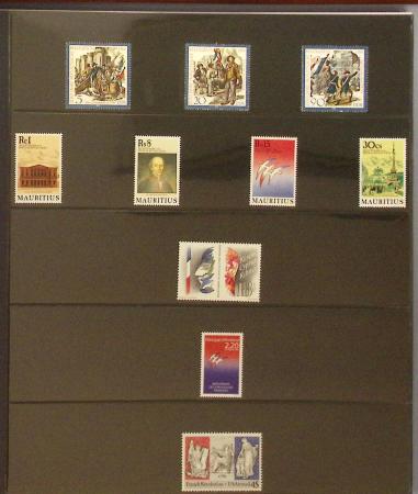 1777-1989, Collection en 7 classeurs centrée sur la
