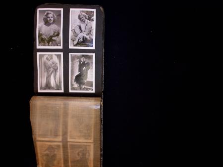 EPHEMERA : 1930 & 40s, 180 Cigarette cards in one small