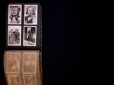 EPHEMERA : 1930 & 40s, 180 Cigarette cards in one small
