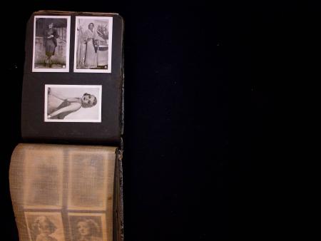EPHEMERA : 1930 & 40s, 180 Cigarette cards in one small