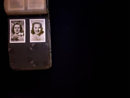 EPHEMERA : 1930 & 40s, 180 Cigarette cards in one small
