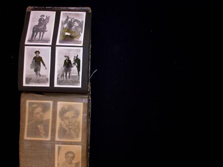 EPHEMERA : 1930 & 40s, 180 Cigarette cards in one small