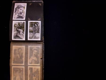 EPHEMERA : 1930 & 40s, 180 Cigarette cards in one small