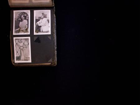 EPHEMERA : 1930 & 40s, 180 Cigarette cards in one small