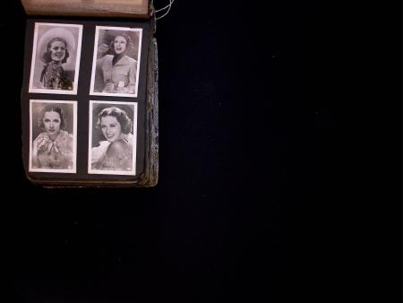 EPHEMERA : 1930 & 40s, 180 Cigarette cards in one small