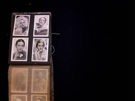 EPHEMERA : 1930 & 40s, 180 Cigarette cards in one small