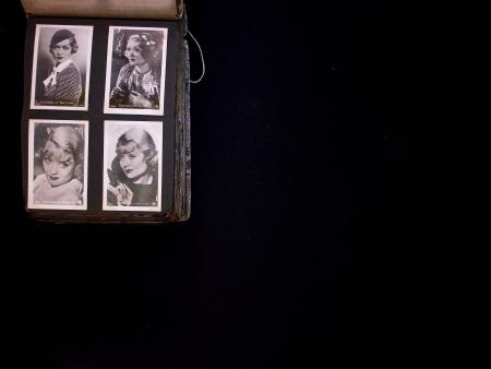 EPHEMERA : 1930 & 40s, 180 Cigarette cards in one small