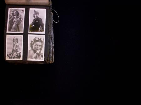 EPHEMERA : 1930 & 40s, 180 Cigarette cards in one small