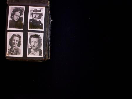 EPHEMERA : 1930 & 40s, 180 Cigarette cards in one small
