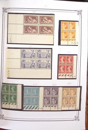 1900-2023, Collection de timbres en BLOCS DE QUATRE