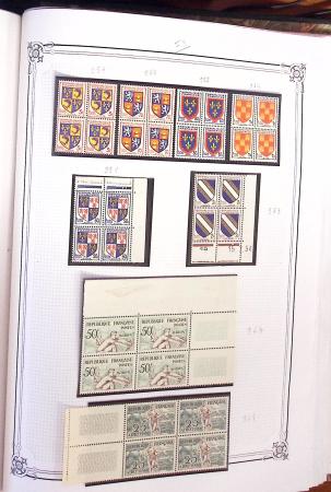 1900-2023, Collection de timbres en BLOCS DE QUATRE