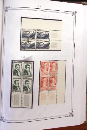 1900-2023, Collection de timbres en BLOCS DE QUATRE