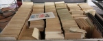 1900-2000, Deux valises avec stock de neufs rangés