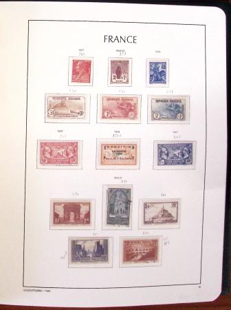1849-1989, lot de 13 albums et classeurs comprenant