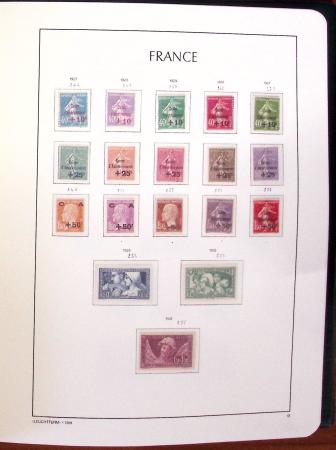 1849-1989, lot de 13 albums et classeurs comprenant