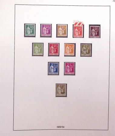 1849-1989, lot de 13 albums et classeurs comprenant