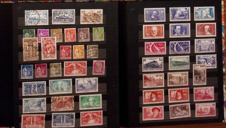 1849-1989, lot de 13 albums et classeurs comprenant