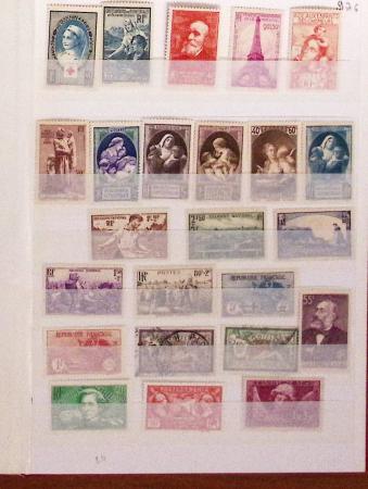 1849-1989, lot de 13 albums et classeurs comprenant