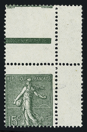 N°130 15c. vert gris, variété piquage déplacé,