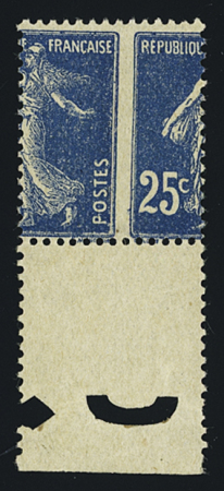 N°140 25c. bleu, variété piquage déplacé, neuf