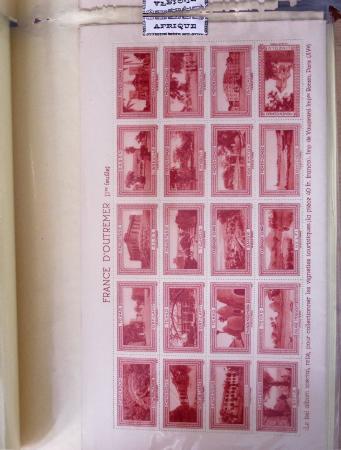 1900-50env. Très belle collection de vignettes des colonies avec surtout vignettes de propagande de différentes colonies, à noter Somalie, épreuves du Congo, Centenaire du Gabon, Maroc, etc., remarquable