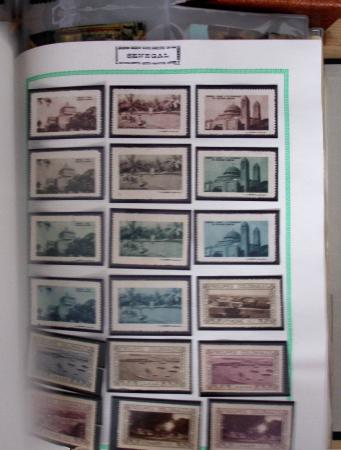1900-50env. Très belle collection de vignettes des colonies avec surtout vignettes de propagande de différentes colonies, à noter Somalie, épreuves du Congo, Centenaire du Gabon, Maroc, etc., remarquable