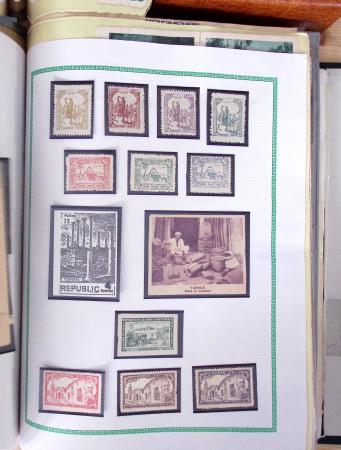 1900-50env. Très belle collection de vignettes des colonies avec surtout vignettes de propagande de différentes colonies, à noter Somalie, épreuves du Congo, Centenaire du Gabon, Maroc, etc., remarquable