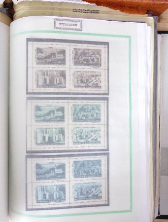 1900-50env. Très belle collection de vignettes des colonies avec surtout vignettes de propagande de différentes colonies, à noter Somalie, épreuves du Congo, Centenaire du Gabon, Maroc, etc., remarquable