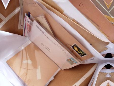 363 plis d'Océanie et Polynésie : entiers postaux toutes époques, Daguins, oblitérations classées par iles, poste aux armées, premiers vols, FDC et carte maximum. Bel ensemble à voir