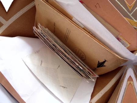 363 plis d'Océanie et Polynésie : entiers postaux toutes époques, Daguins, oblitérations classées par iles, poste aux armées, premiers vols, FDC et carte maximum. Bel ensemble à voir