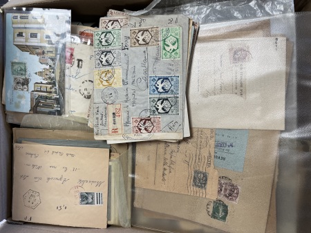 1900-1955, Des centaines de lettres à explorer avec