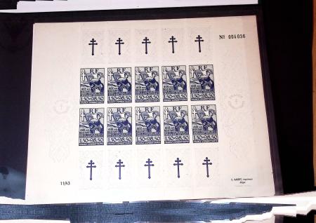 1849-1975, Collection commençant par une série d'essais