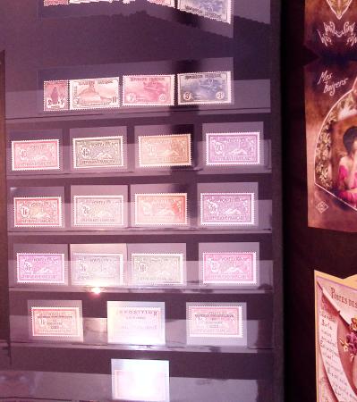 1849-1975, Collection commençant par une série d'essais