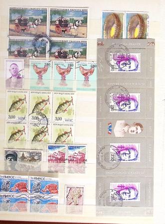 1858-2023, Collection du monde entier en 2 classeurs,
