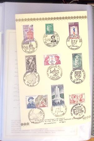 DE GAULLE, Collection de 14 classeurs du monde entier