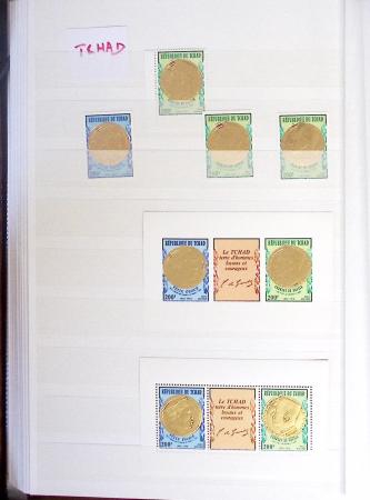 DE GAULLE, Collection de 14 classeurs du monde entier