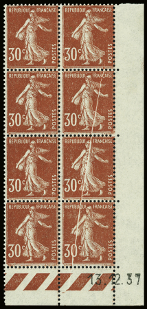 N°160 30c rouge, variété pli accordéon sur 3 timbres