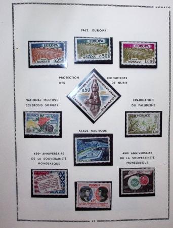 1885-1992, Deux collections de timbres neufs de Monaco,