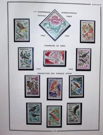 1885-1992, Deux collections de timbres neufs de Monaco,