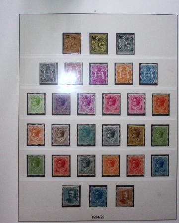 1885-1992, Deux collections de timbres neufs de Monaco,