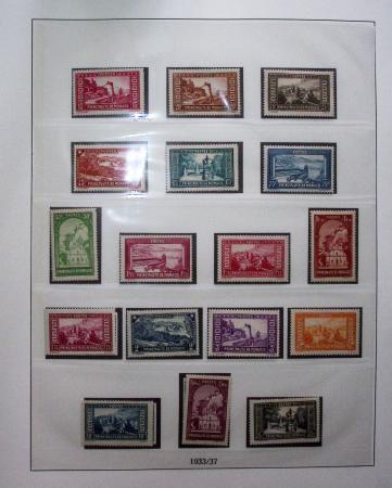 1885-1992, Deux collections de timbres neufs de Monaco,