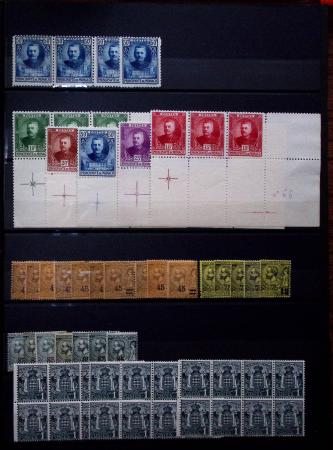 1885-1992, Deux collections de timbres neufs de Monaco,