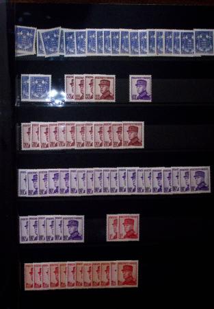 1885-1992, Deux collections de timbres neufs de Monaco,