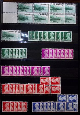 1885-1992, Deux collections de timbres neufs de Monaco,