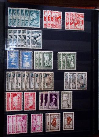 1885-1992, Deux collections de timbres neufs de Monaco,